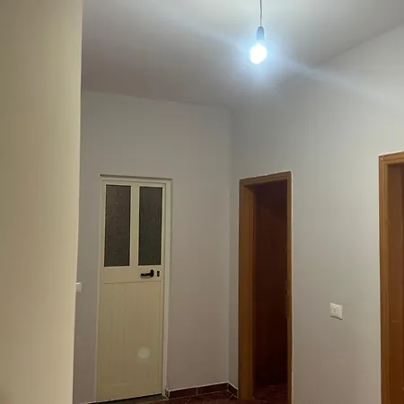 Ne Astir Τίρανα